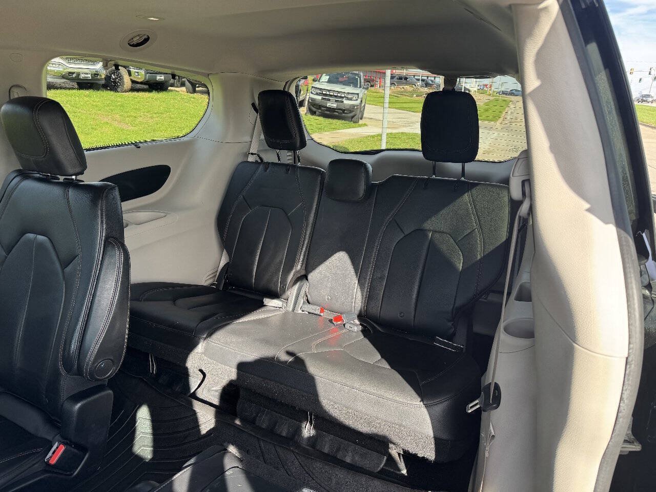Used 2017 Chrysler Pacifica Touring-L FWD image 13