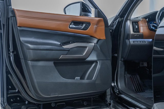 Used 2024 Nissan Pathfinder Platinum w/ Black Appearance Package image 36