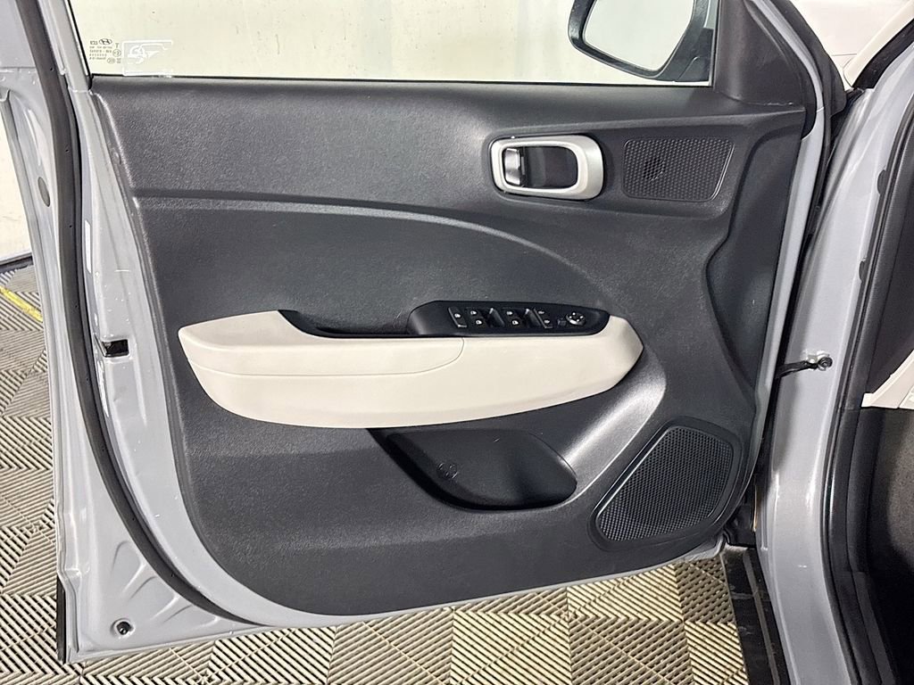 Used 2020 Hyundai Venue SEL image 10