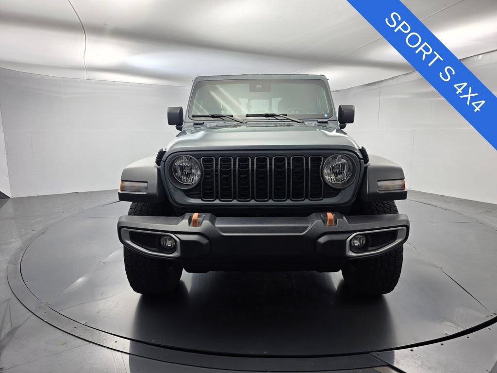 Used 2025 Jeep Gladiator Sport AWD/4WD image 2