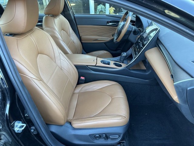 Used 2020 Toyota Avalon Limited image 12