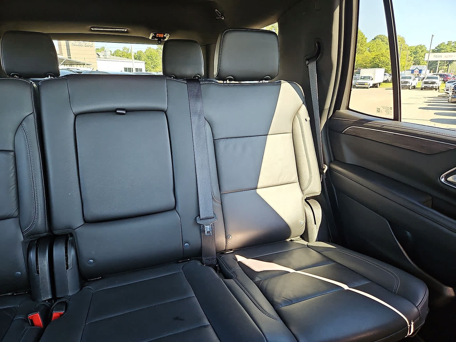 Used 2024 Chevrolet Tahoe LT w/ Luxury Package RWD image 15