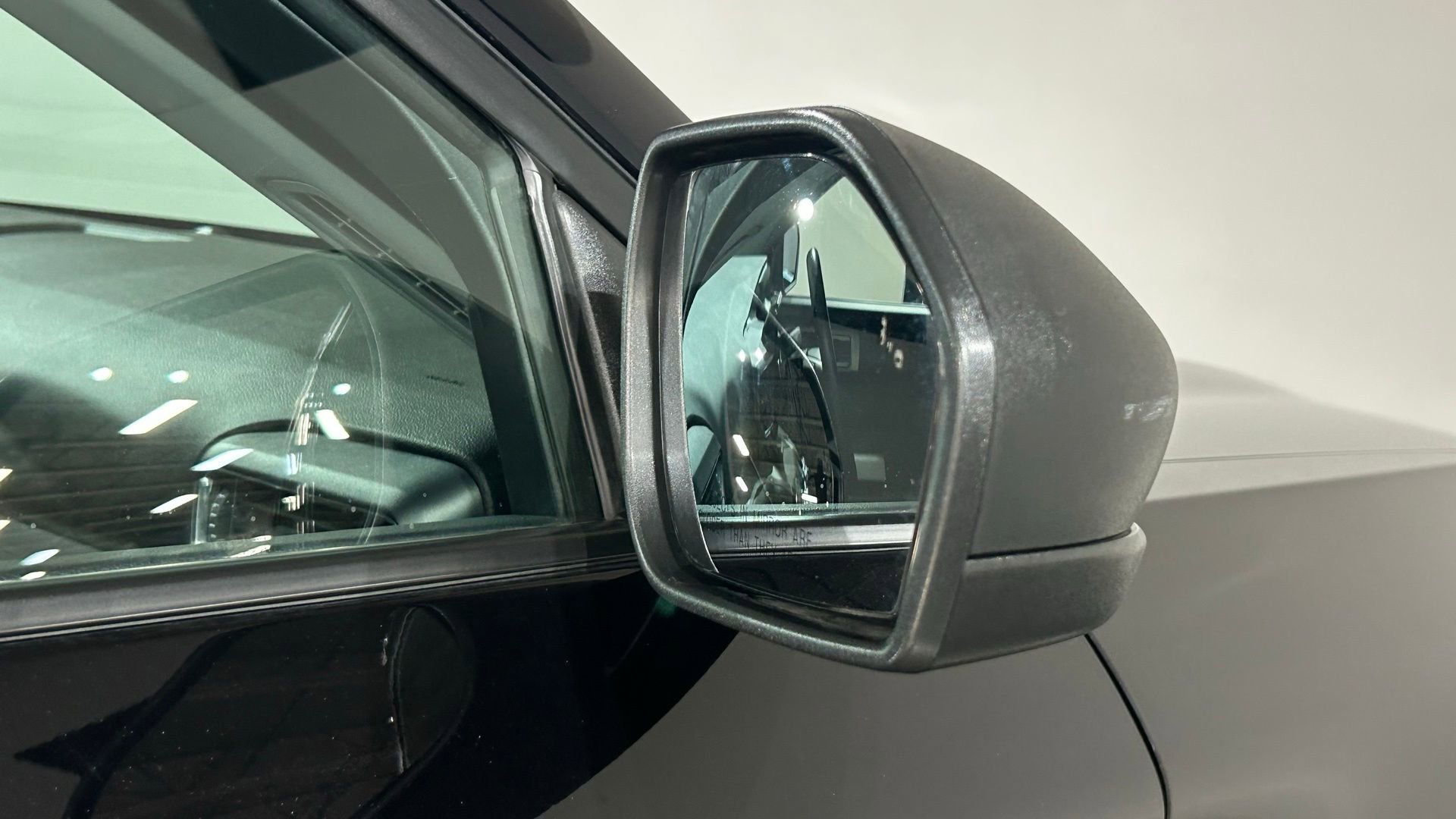 Used 2023 Ford Explorer XLT w/ Equipment Group 202A AWD/4WD image 13