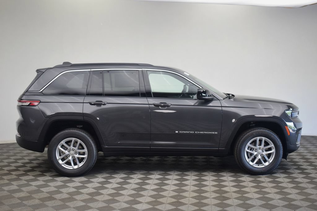 New 2026 Jeep Grand Cherokee Laredo AWD/4WD image 3