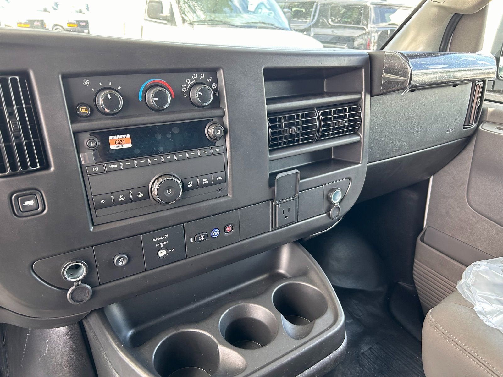 New 2025 GMC Savana 2500 w/ Driver Convenience Package RWD image 28