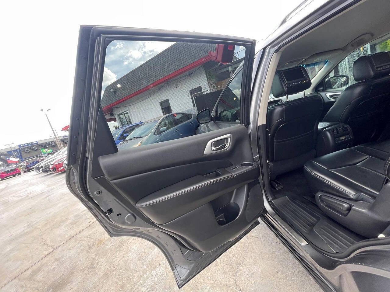 Used 2015 Nissan Pathfinder SL w/ Cargo Package image 18