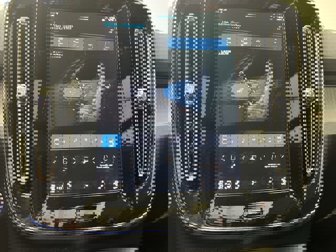 Used 2025 Volvo XC40 B5 Core image 20