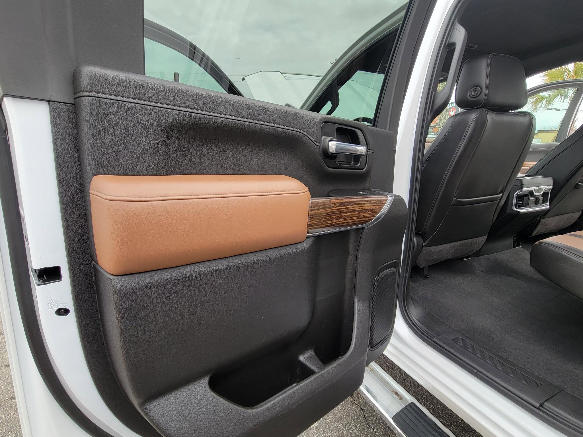 Used 2020 Chevrolet Silverado 3500 High Country image 35