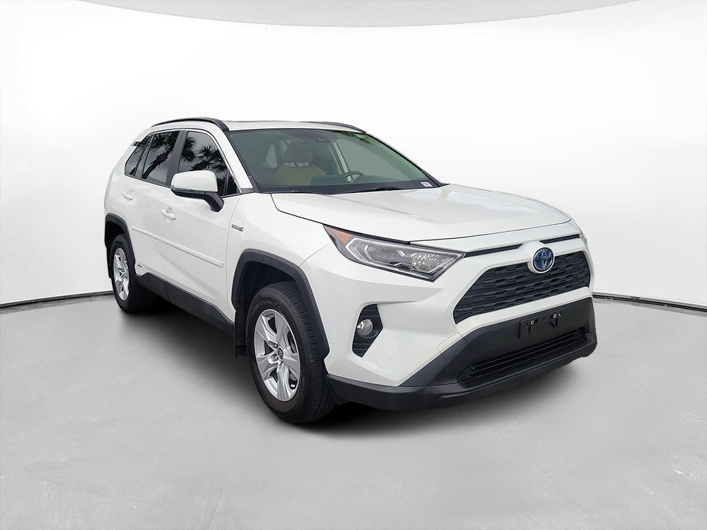 Used 2021 Toyota RAV4 XLE w/ Convenience Package AWD/4WD image 3
