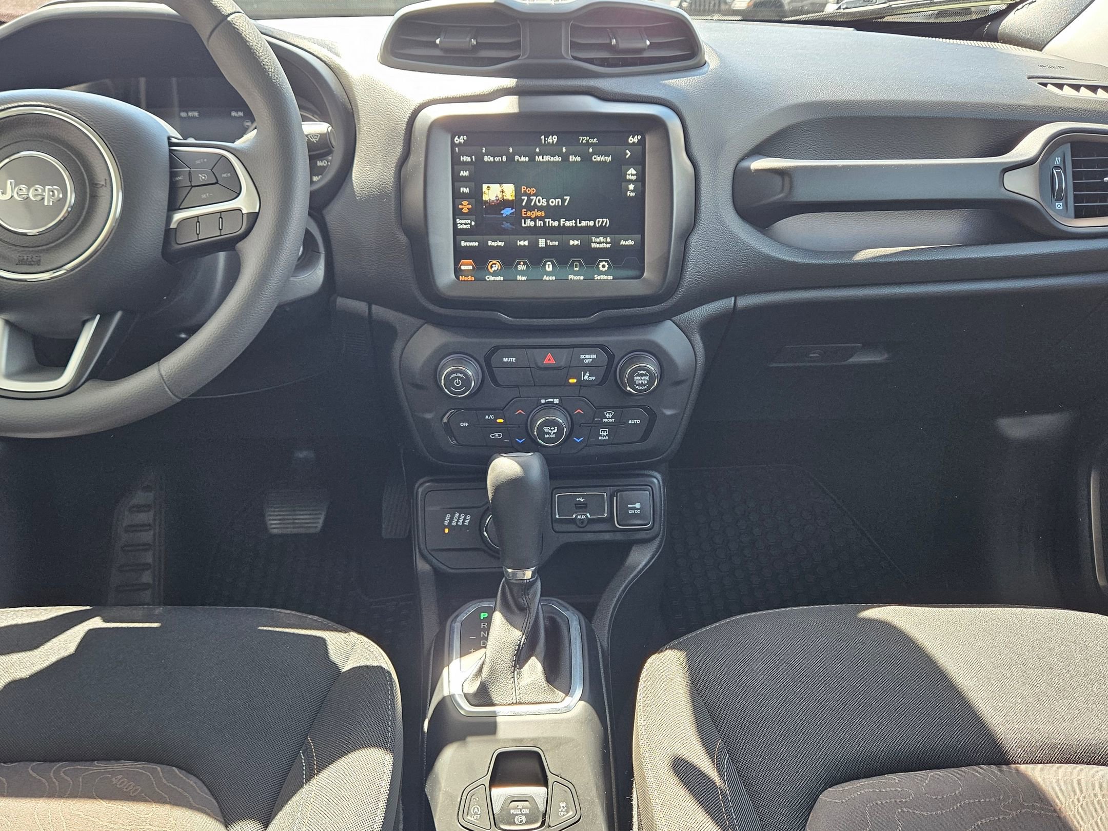Used 2023 Jeep Renegade Latitude image 10