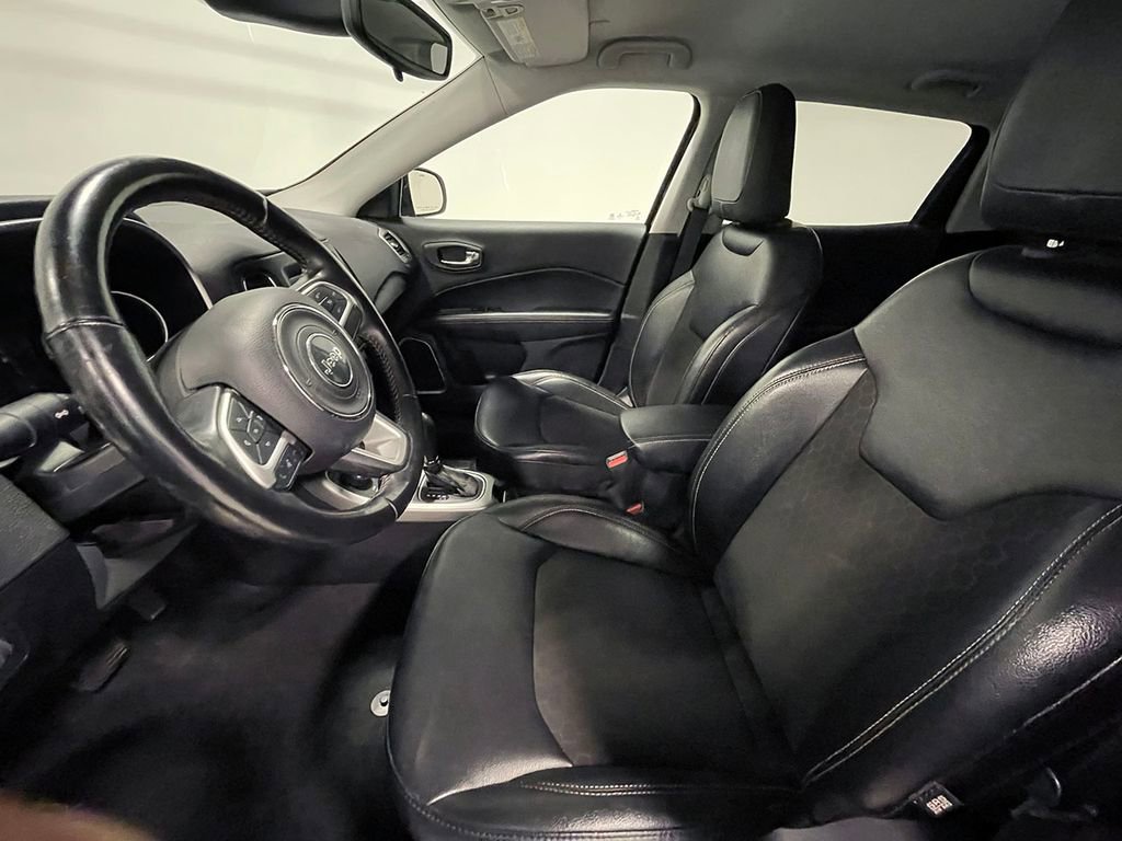 Used 2020 Jeep Compass Latitude w/ Cold Weather Group AWD/4WD image 3