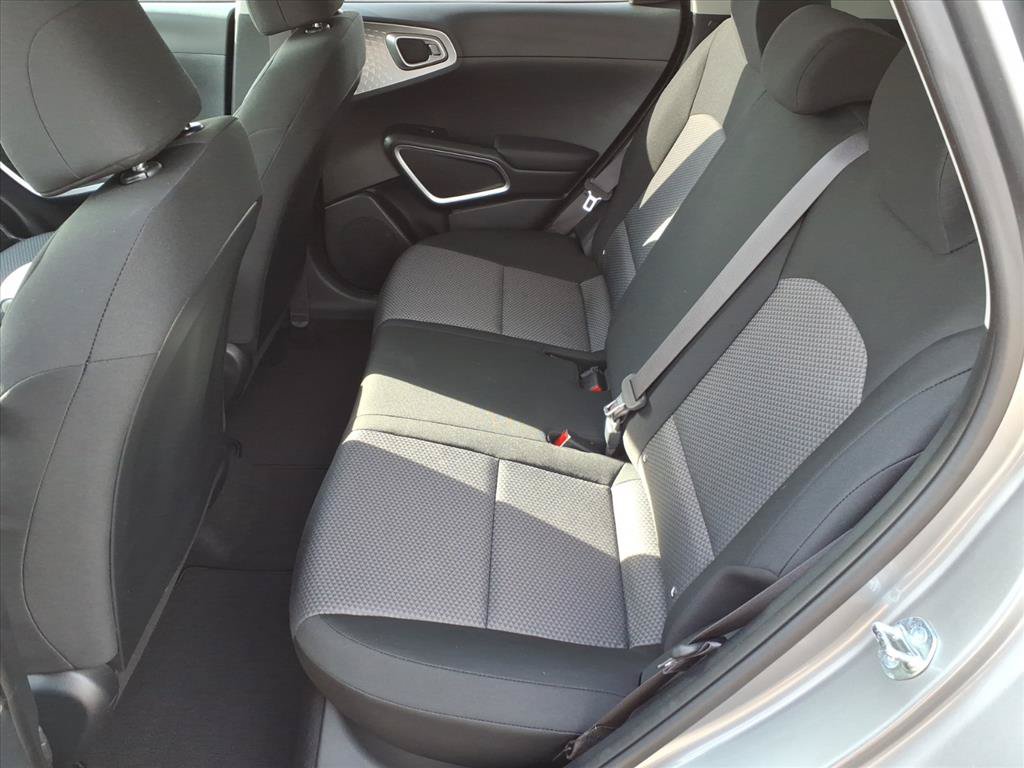 Used 2025 Kia Soul LX w/ LX Technology Package FWD image 13