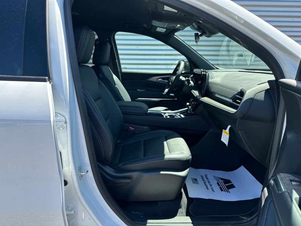 New 2026 Chevrolet Traverse LT w/ LPO, Floor Liner Package AWD/4WD image 24