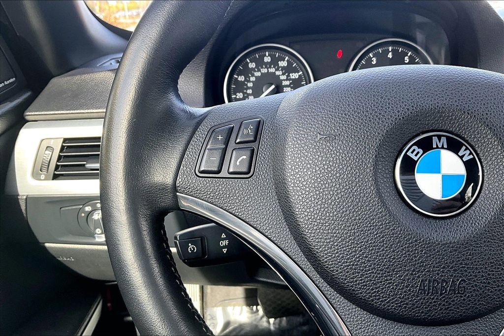 Used 2013 BMW 335i Convertible image 25
