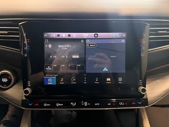 Used 2023 Jeep Wagoneer Series III w/ Premium Group I AWD/4WD image 28