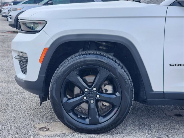 Used 2023 Jeep Grand Cherokee Limited w/ Black Appearance Package image 8