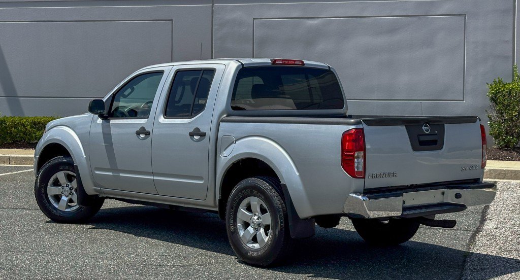Used 2013 Nissan Frontier SV AWD/4WD image 9