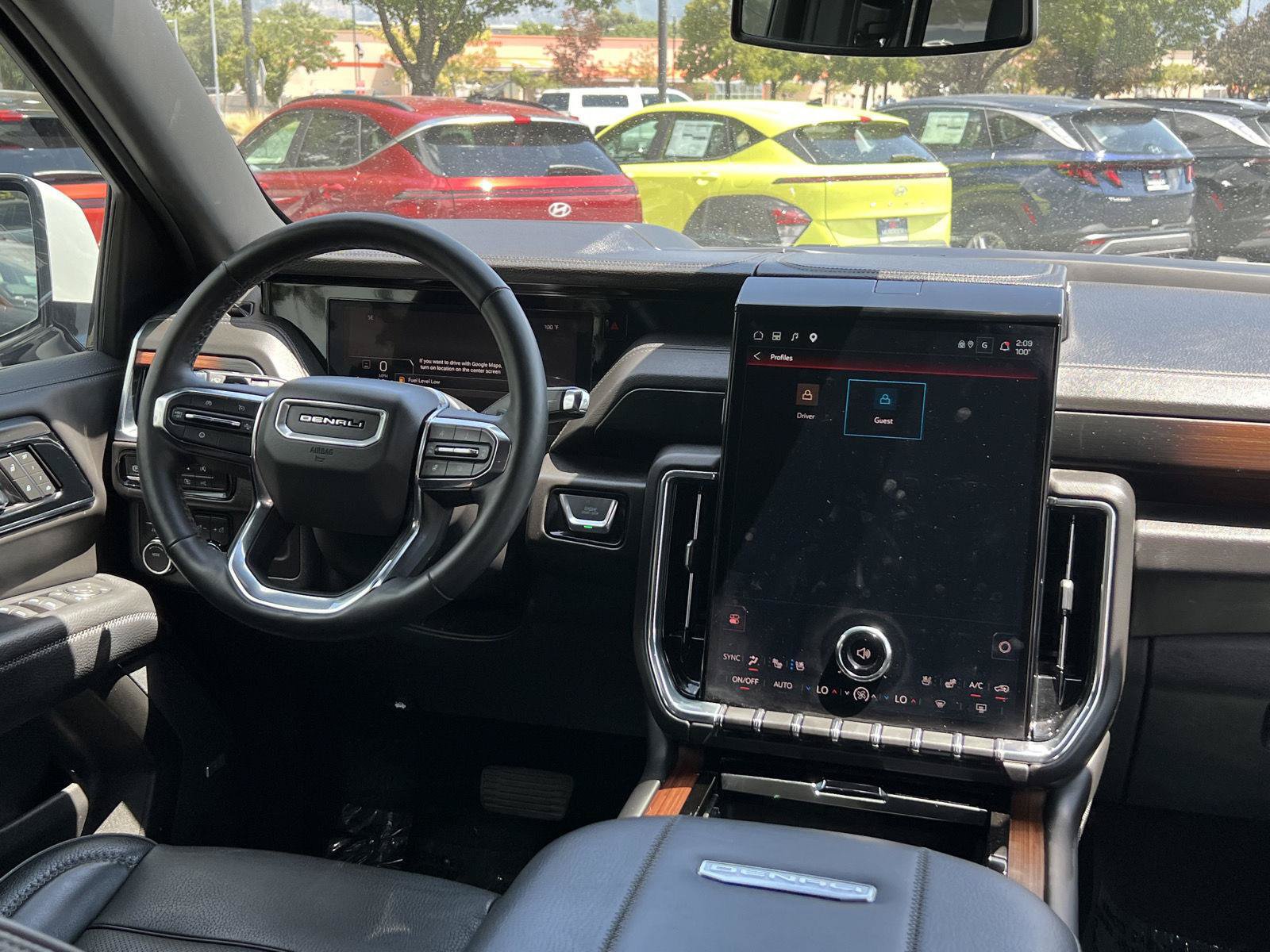 Used 2025 GMC Yukon XL Denali AWD/4WD image 23