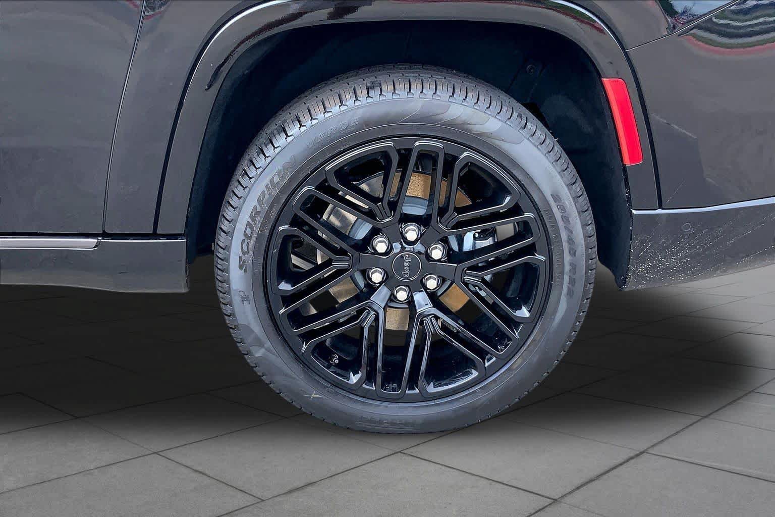 New 2026 Jeep Grand Wagoneer L Limited AWD/4WD image 11