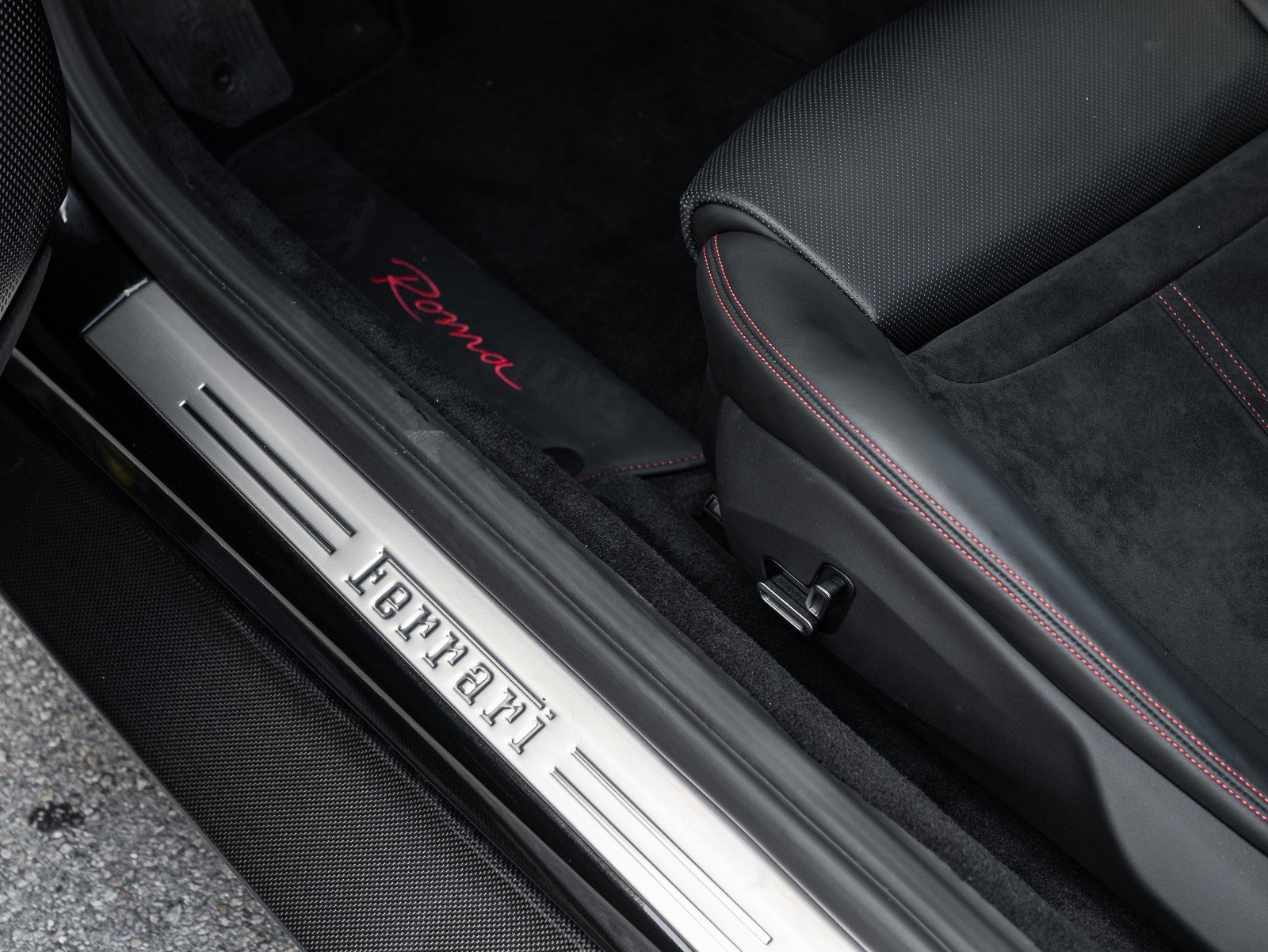 Used 2023 Ferrari Roma image 19