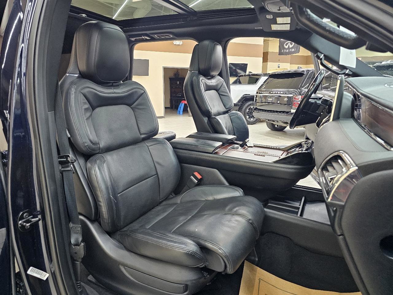 Used 2021 Lincoln Navigator L Reserve RWD image 21