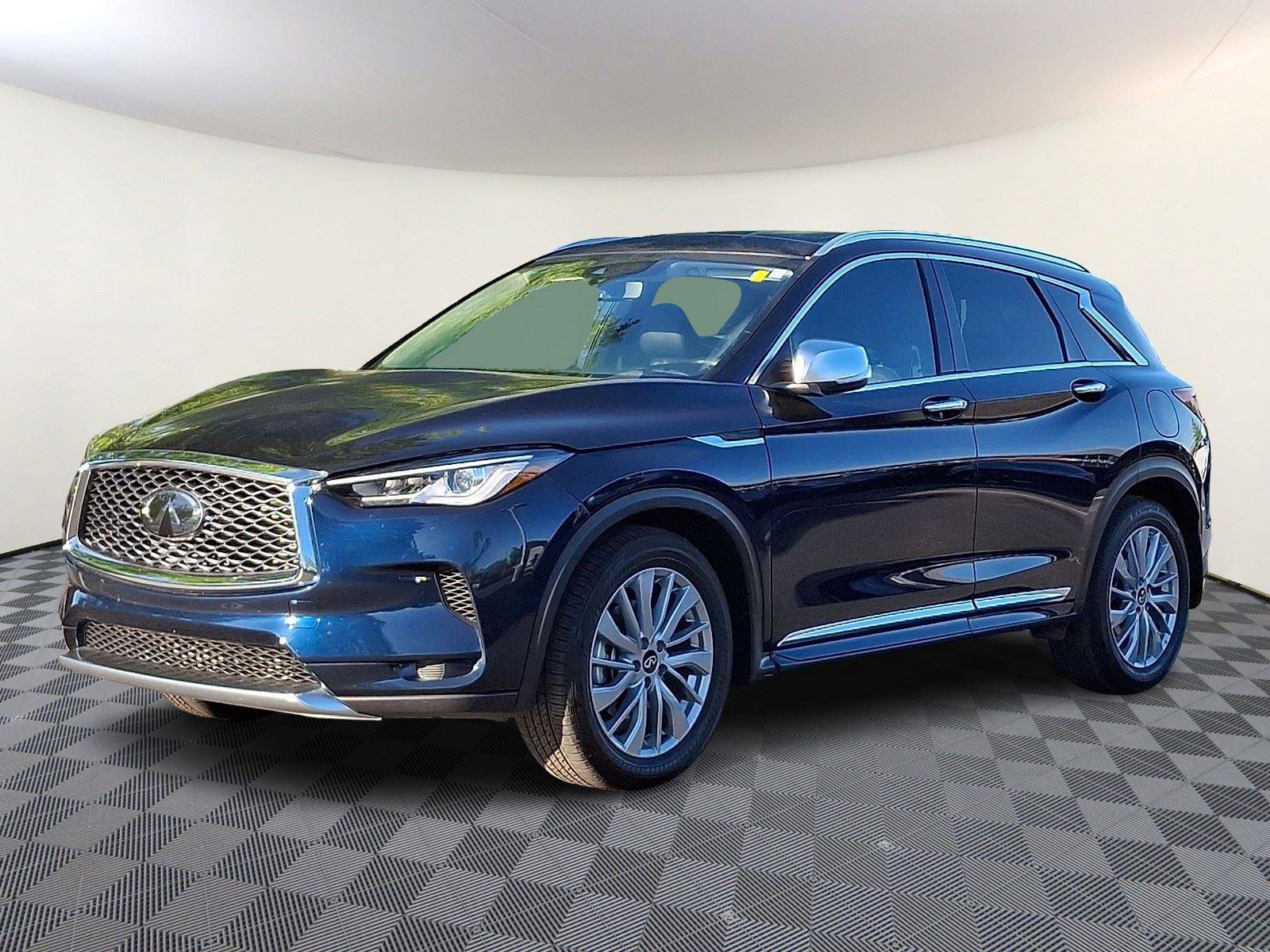 Used 2024 INFINITI QX50 Luxe w/ Accent Package image 3