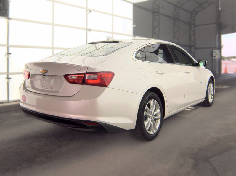Used 2018 Chevrolet Malibu LT FWD image 3