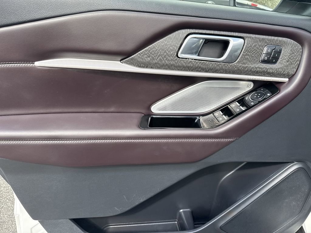 Used 2025 Ford Explorer Platinum image 10