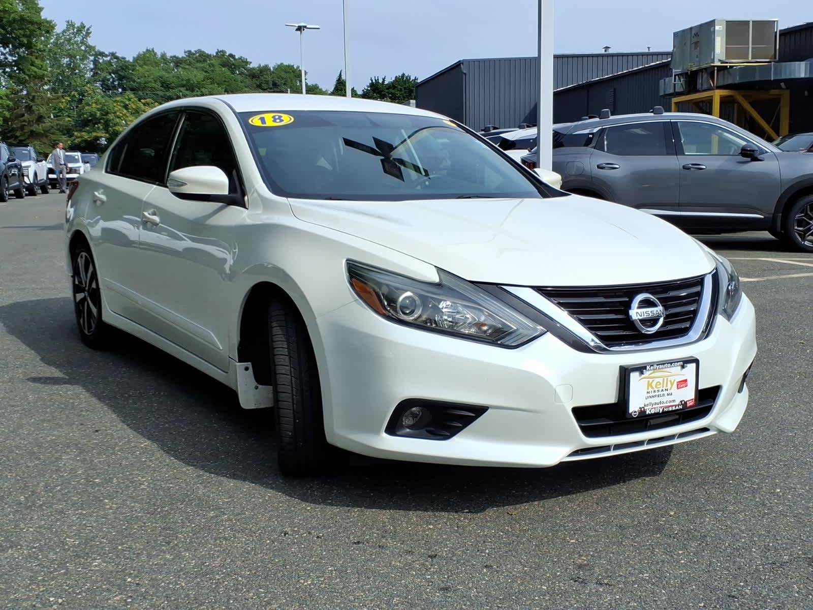 Certified 2018 Nissan Altima 2.5 SR FWD image 3