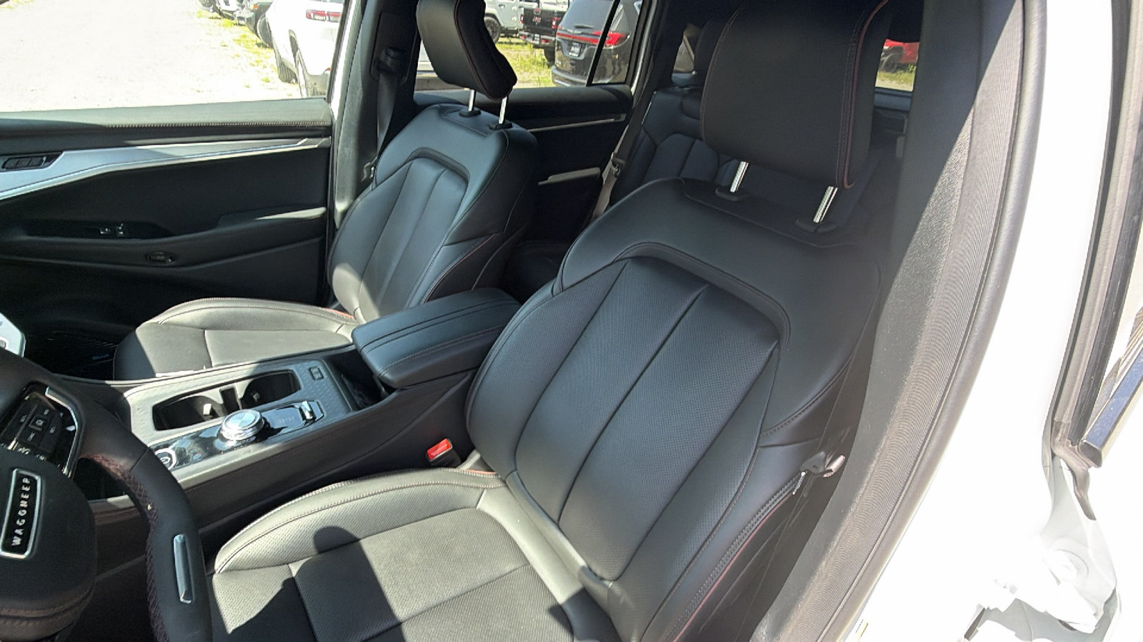 Used 2024 Jeep Wagoneer Launch Edition AWD/4WD image 17