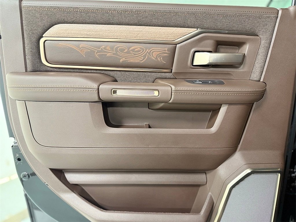 New 2026 RAM 3500 Longhorn image 9