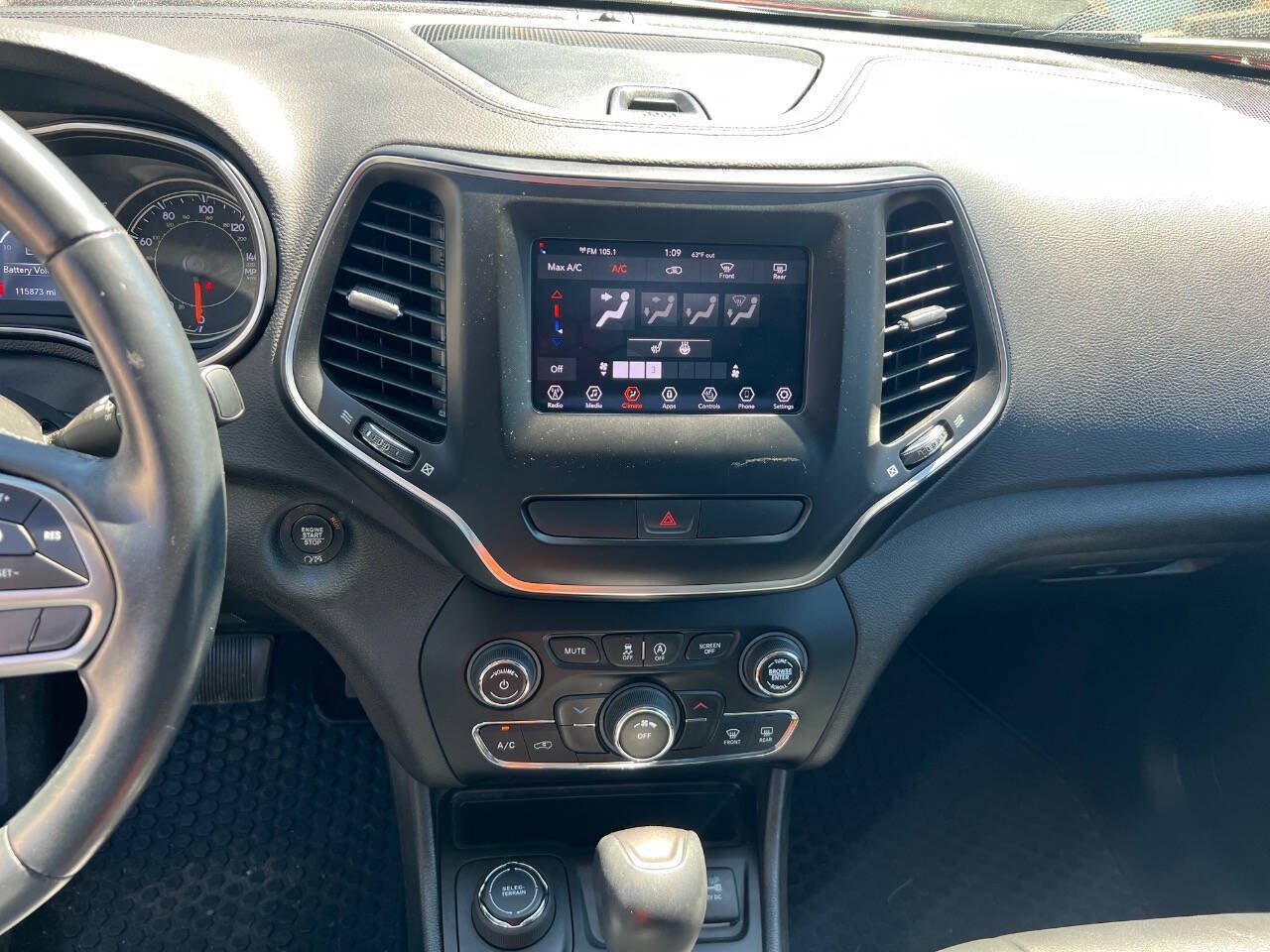 Used 2019 Jeep Cherokee Latitude Plus w/ Cold Weather Group AWD/4WD image 7