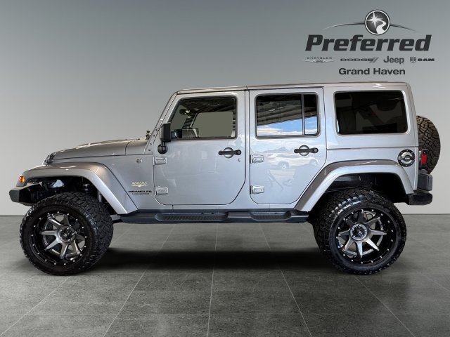 Used 2015 Jeep Wrangler Unlimited Sahara w/ Dual Top Group AWD/4WD image 10