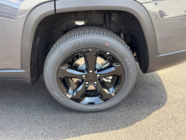 New 2025 Jeep Grand Cherokee L Altitude image 6