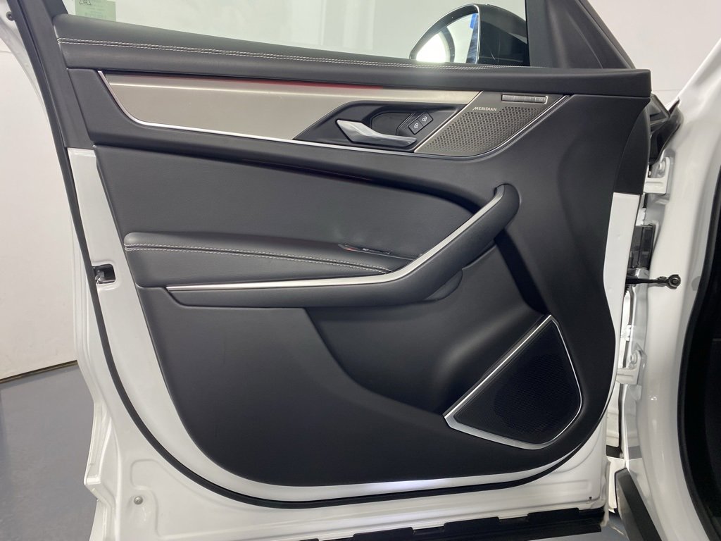 Used 2025 Jaguar F-PACE R-Dynamic S image 23