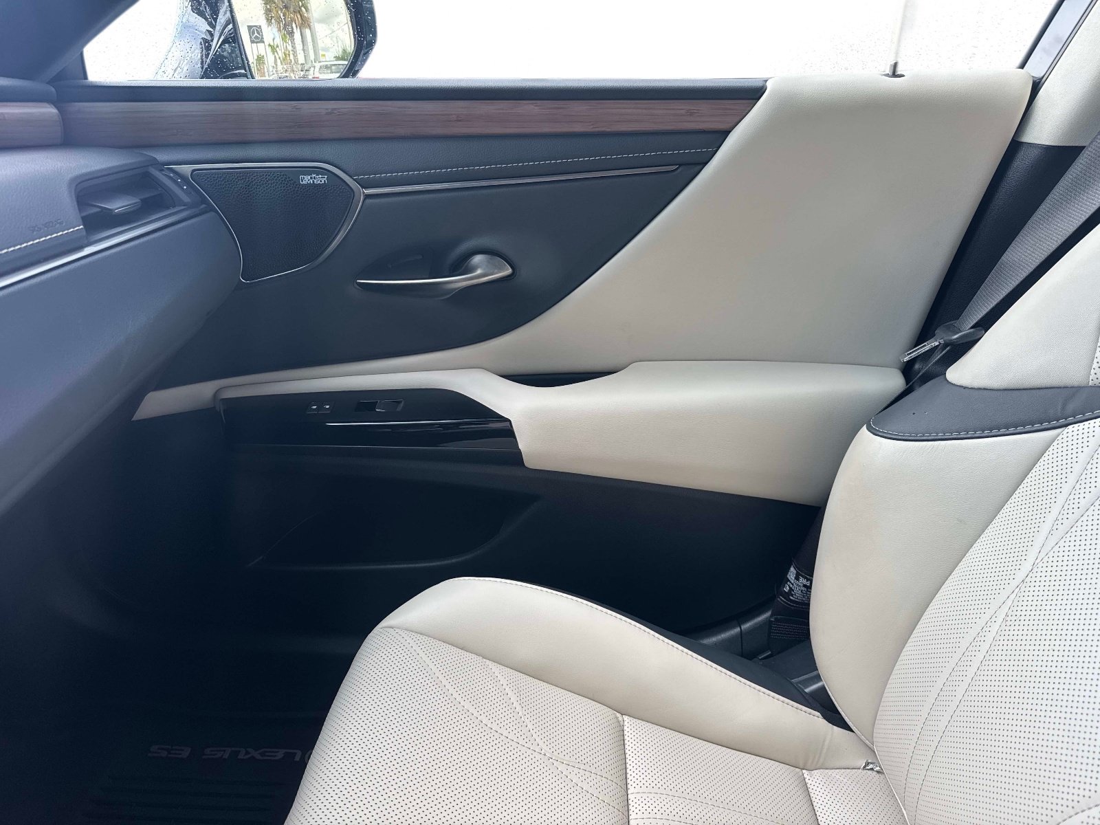 Certified 2023 Lexus ES 300h Ultra Luxury w/ Accessory Package (Z2) FWD image 22