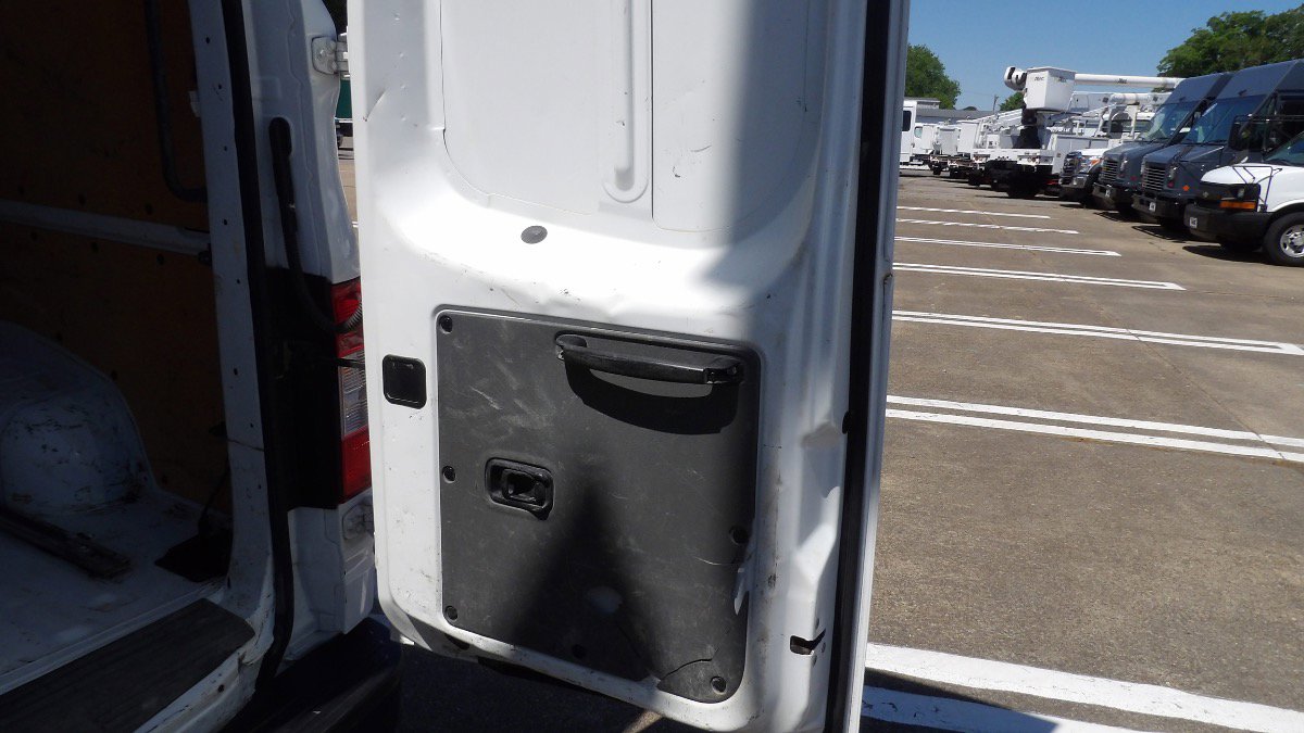 Used 2020 Nissan NV 2500 SV RWD image 35