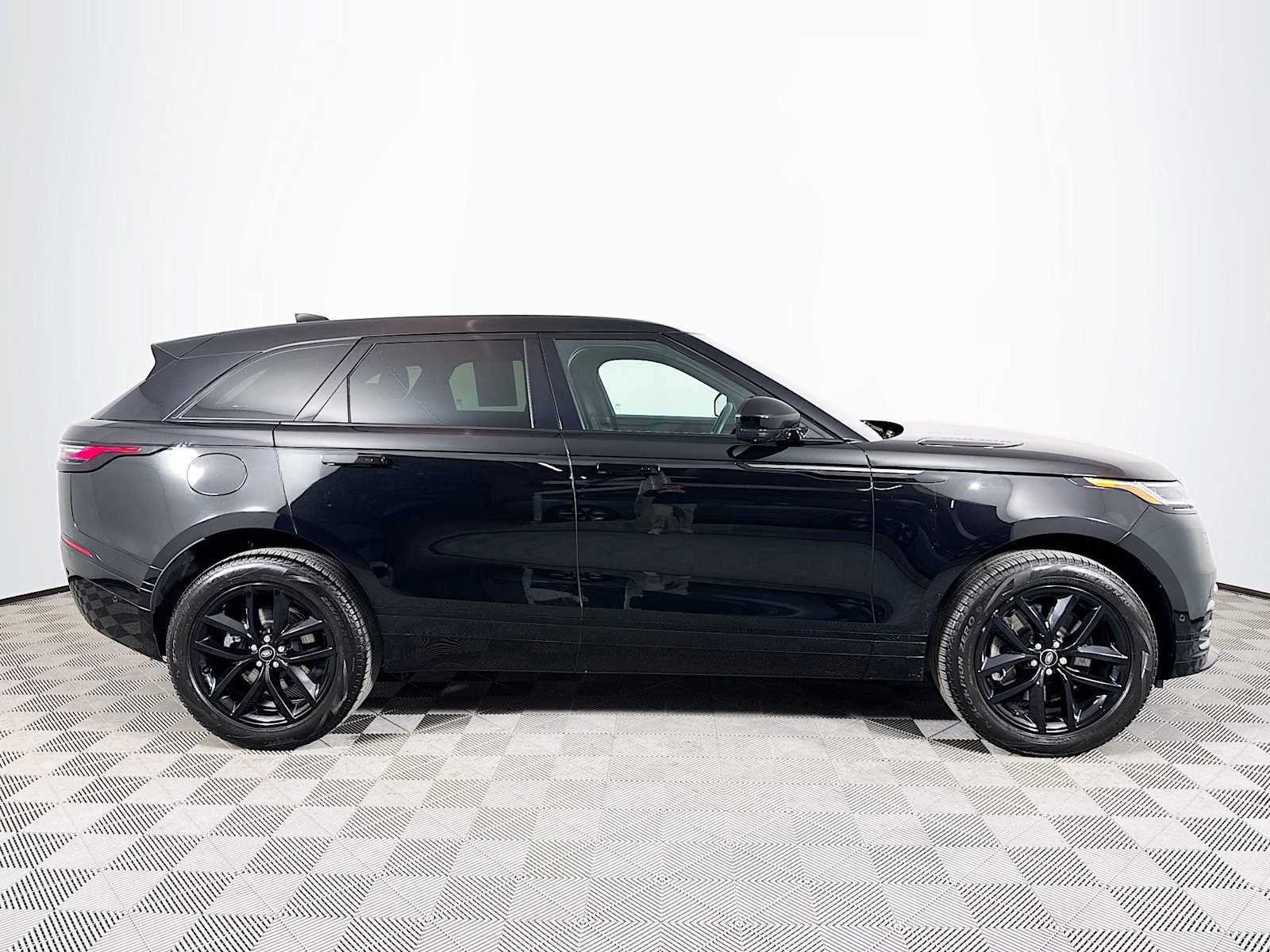 Used 2026 Land Rover Range Rover Velar Dynamic SE image 4
