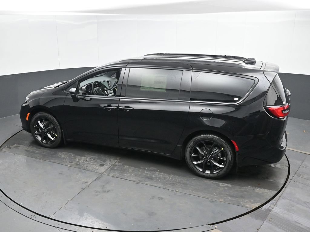 New 2026 Chrysler Pacifica Select image 36