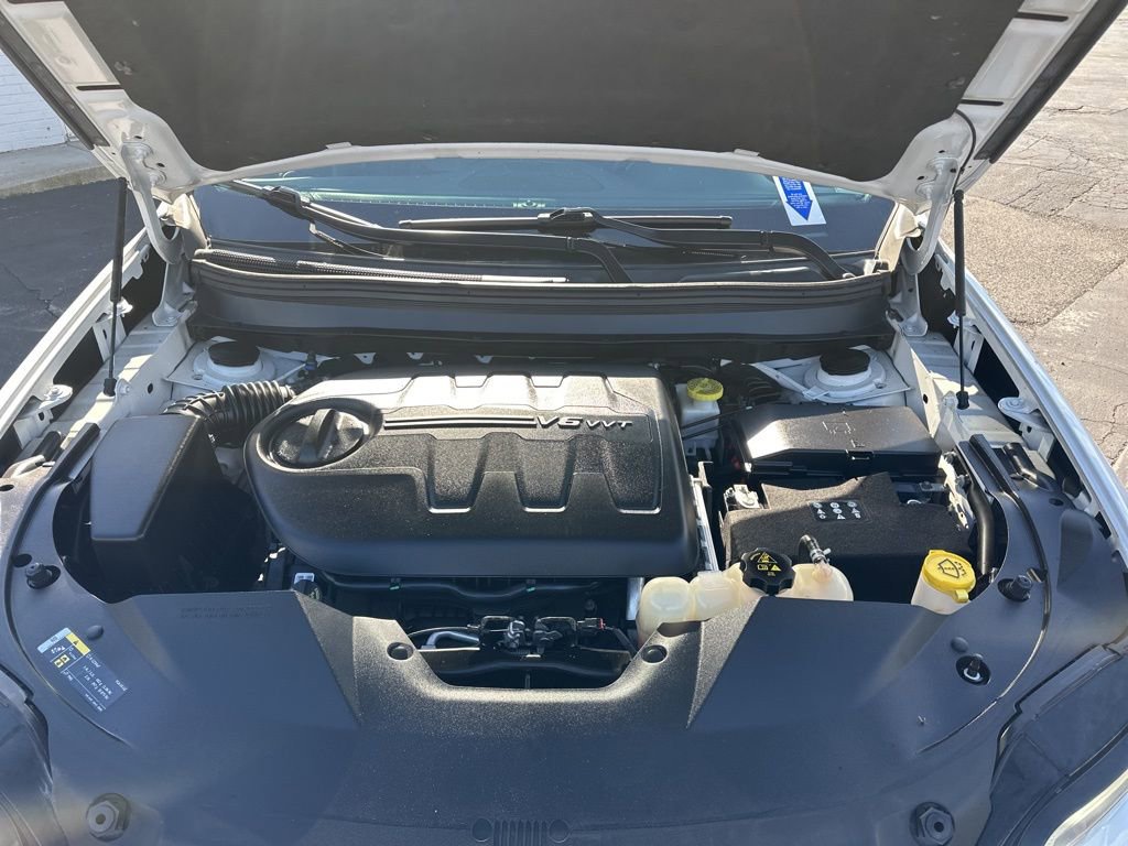 Used 2019 Jeep Cherokee Limited image 10