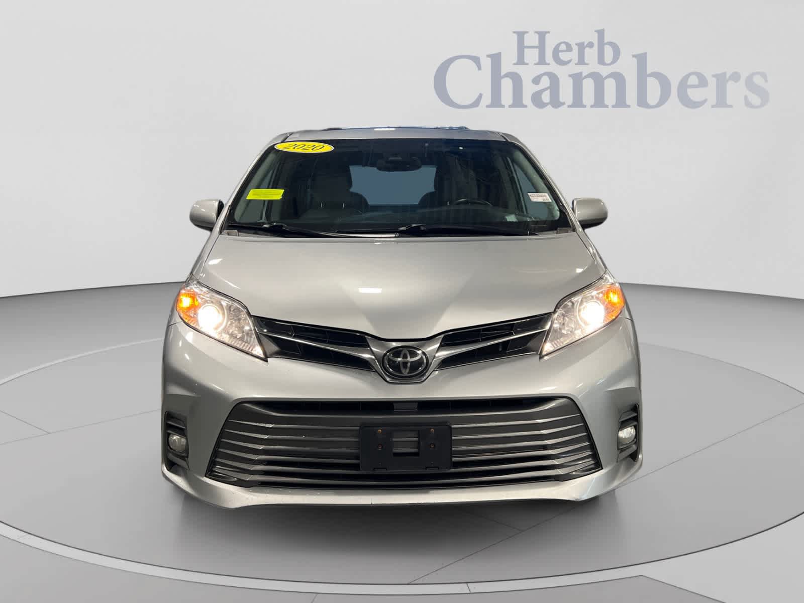 Used 2020 Toyota Sienna XLE Premium AWD/4WD image 2