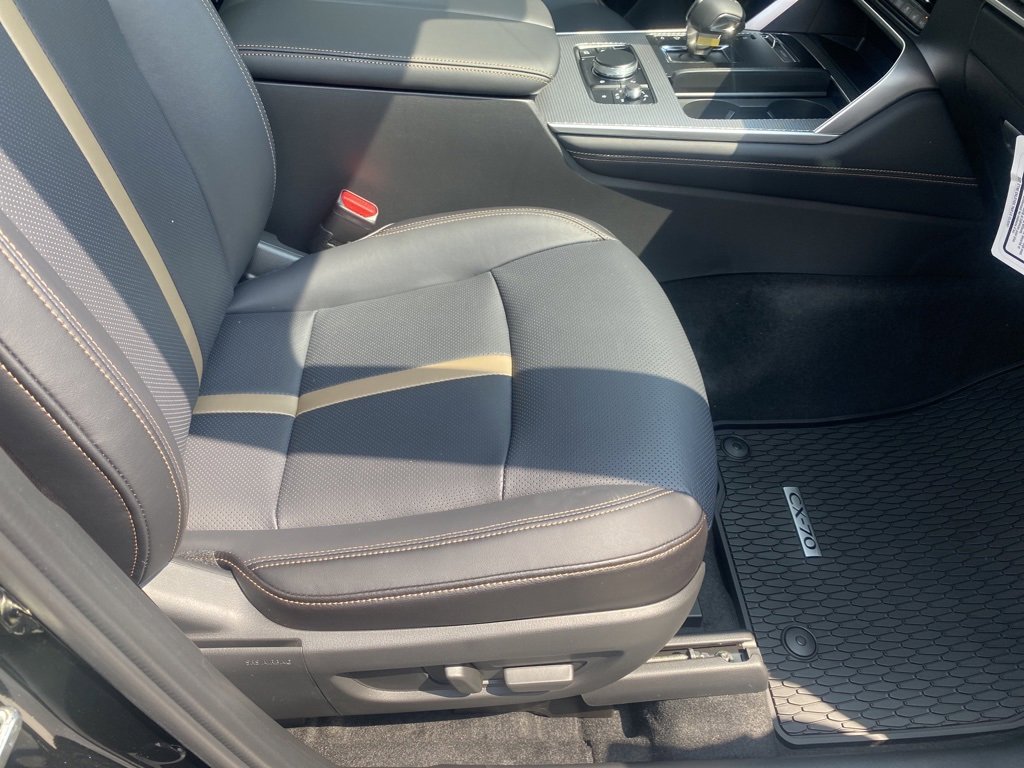 New 2025 MAZDA CX-70 Plug-In Hybrid w/ Premium Plus image 8