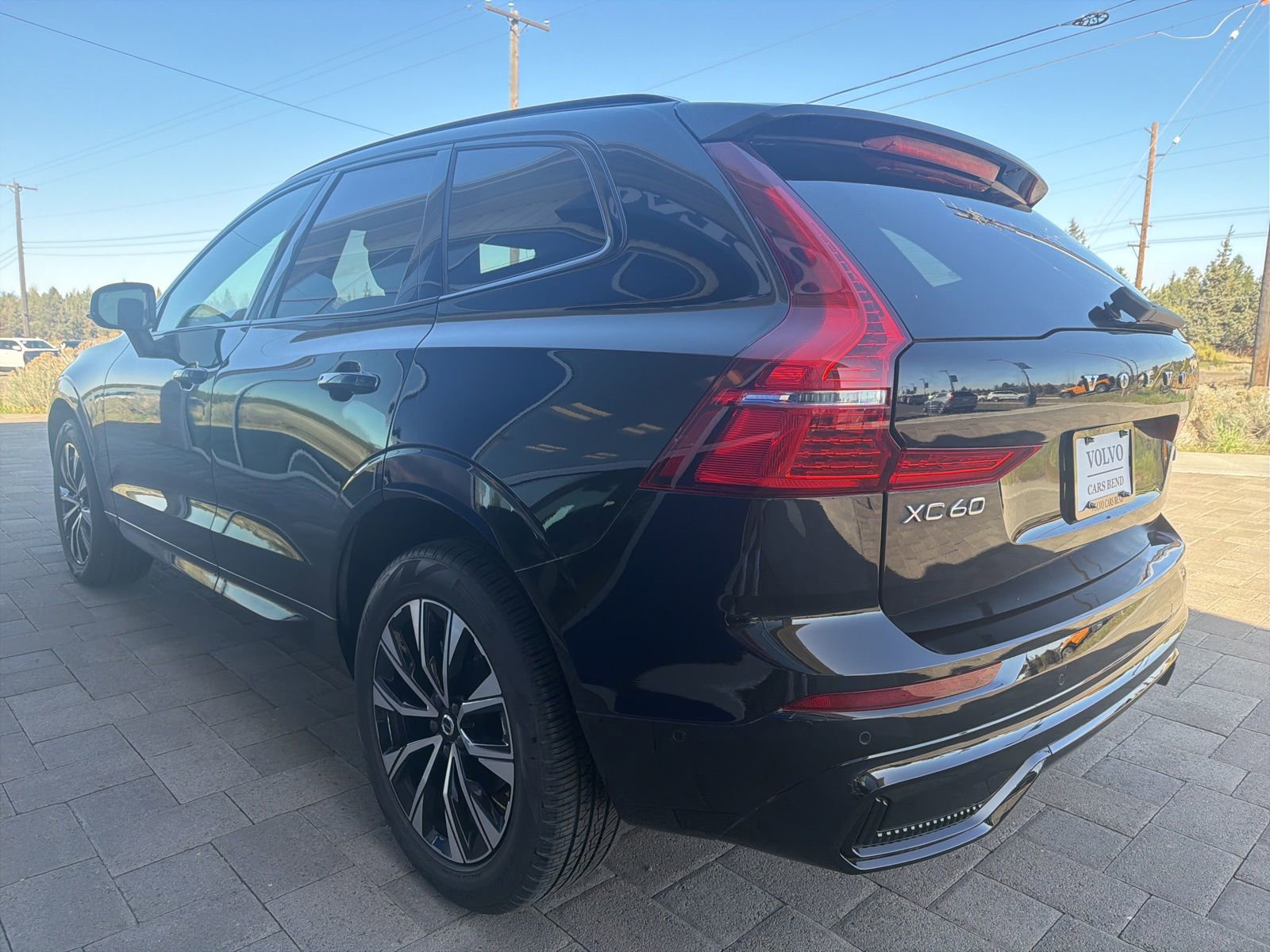 Used 2025 Volvo XC60 B5 Plus AWD/4WD image 5