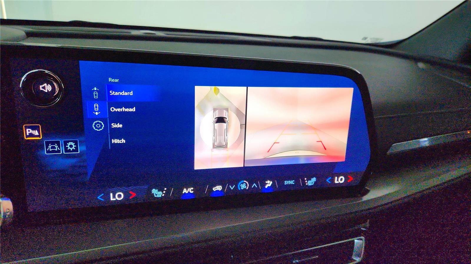 Used 2025 Chevrolet Traverse LT w/ Driver Confidence Package image 46