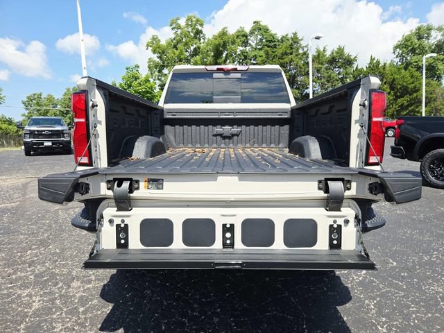 New 2026 Chevrolet Silverado 2500 ZR2 w/ LPO, Dark Essentials Package AWD/4WD image 17