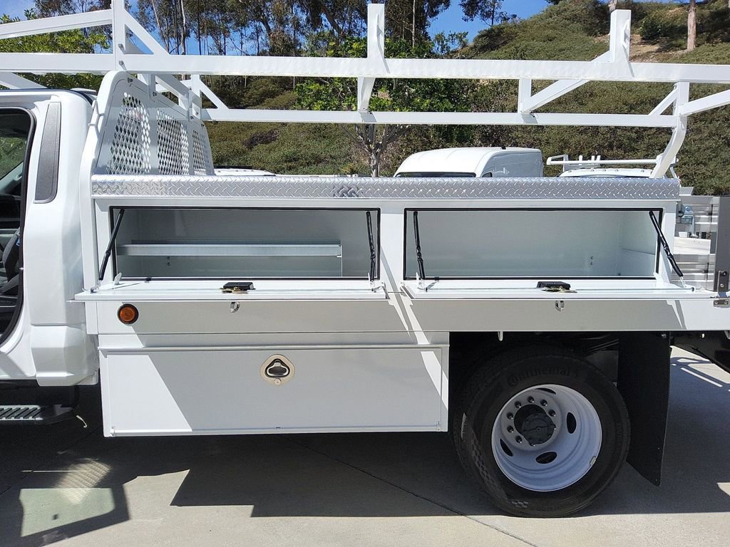 New 2025 Ford F550 2WD Regular Cab Super Duty image 13