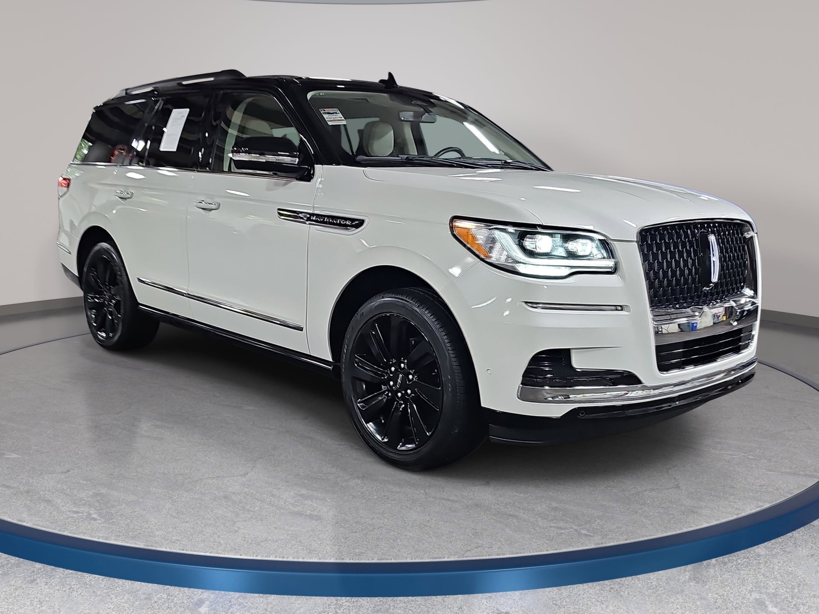 Used 2024 Lincoln Navigator Black Label AWD/4WD image 3