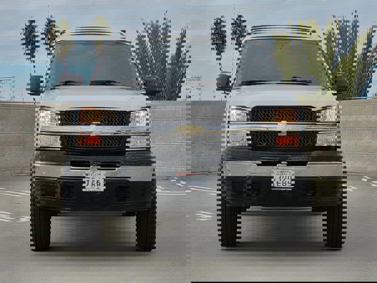 Used 2004 Chevrolet Avalanche Z66 w/ Preferred Equipment Group image 2