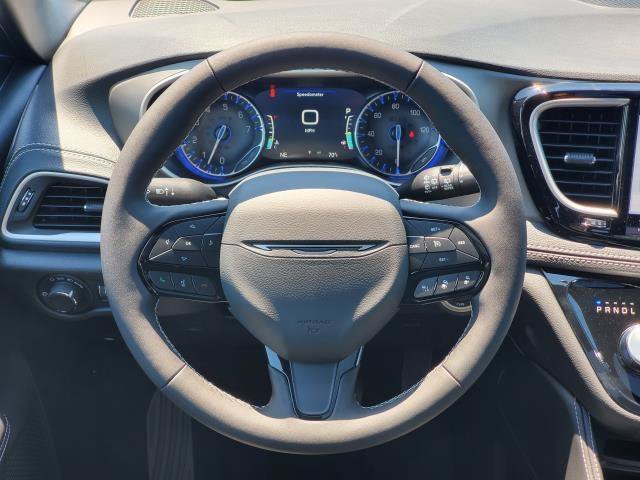 New 2027 Chrysler Pacifica Limited w/ S Appearance Package FWD image 23