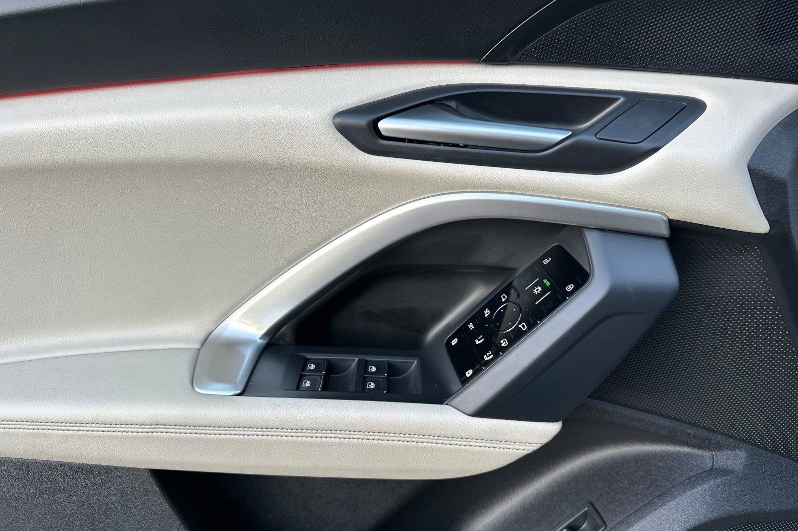 Used 2025 Audi Q5 Premium w/ 19" Wheel Package image 10